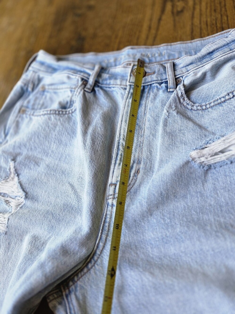 American Eagle Outfitters Women's Sz 12 Light Wash Distressed Straight Leg Jeans - Picture 10 of 10